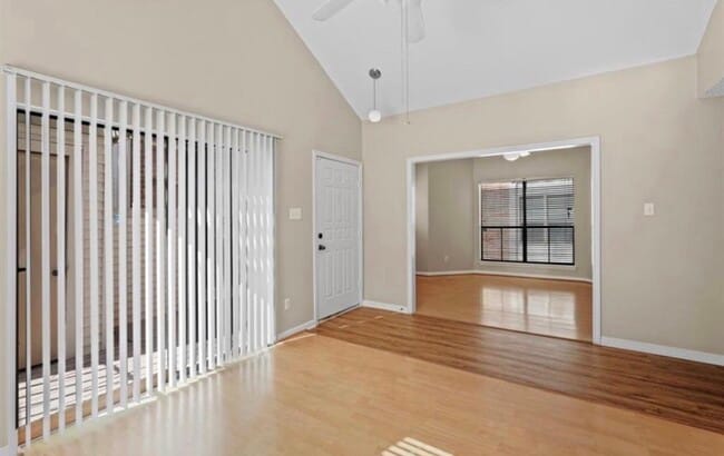 Building Photo - 10164 Oakberry St