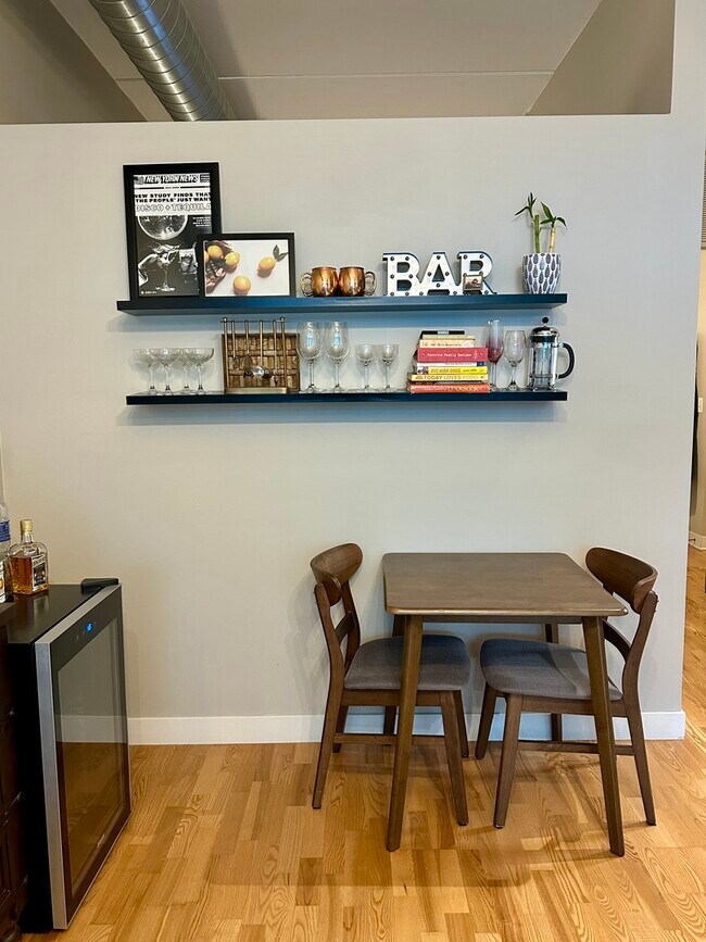 Building Photo - 660 W Wayman St