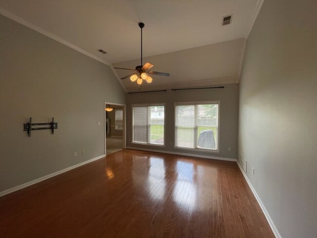 Building Photo - 5 BEDROOMS, great home located in Olive Br...