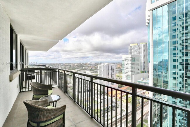 Building Photo - 999 SW 1st Ave