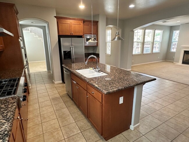 Building Photo - Spacious 4 Bed, 3 Bath House in Mountain House, CA