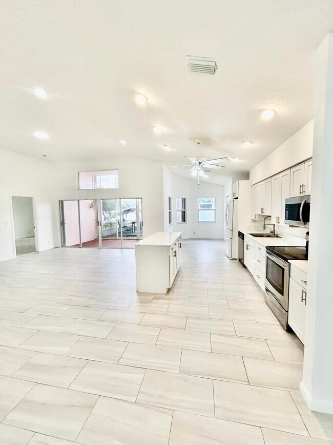 Building Photo - 7818 Stirling Bridge Blvd S