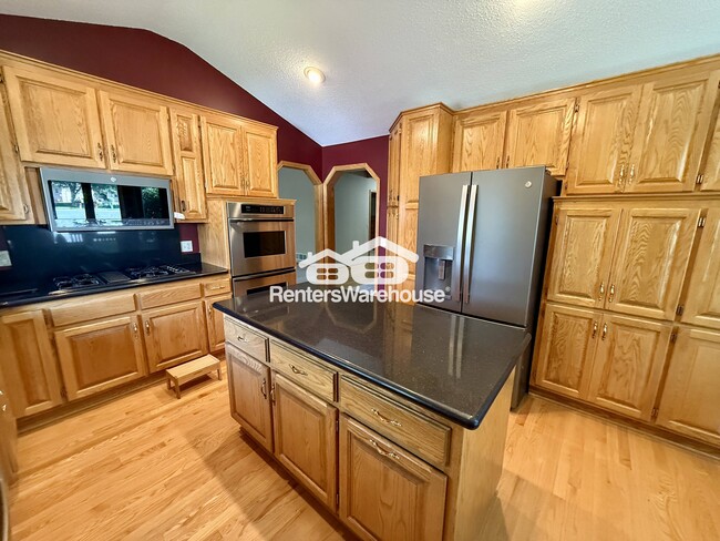 Building Photo - 10445 Fawns Way