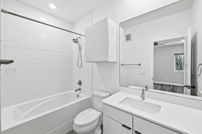 Building Photo - 5924 S Congress Ave