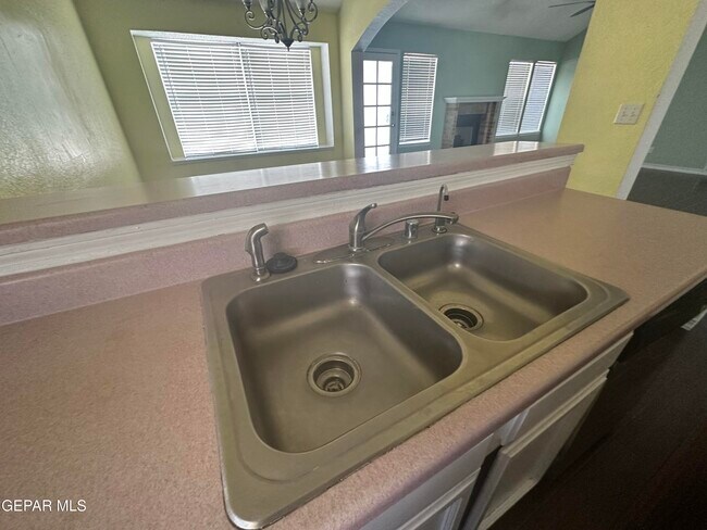 Building Photo - 408 Hadley Pl