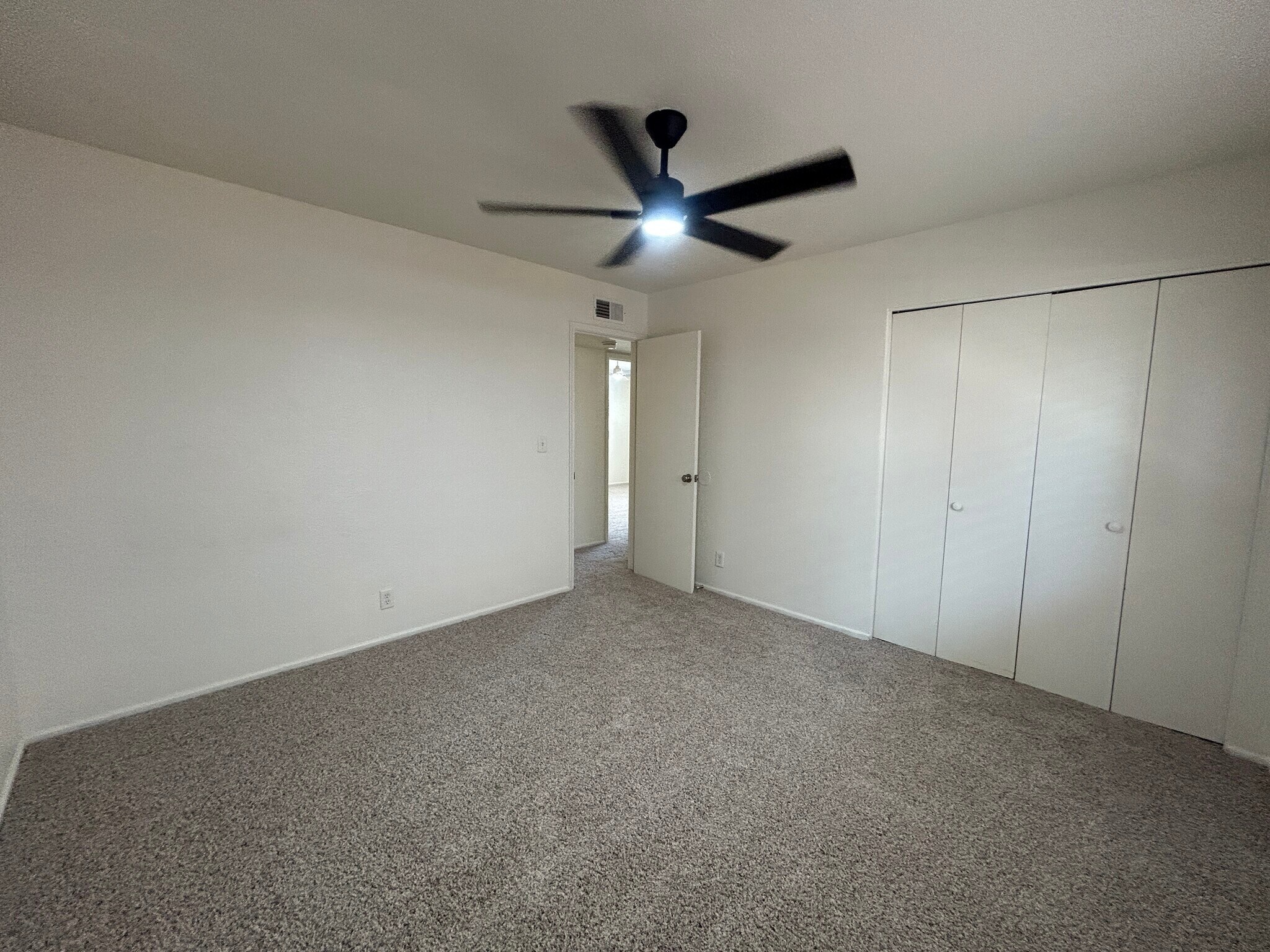 Building Photo - 7222 W Rose Ln