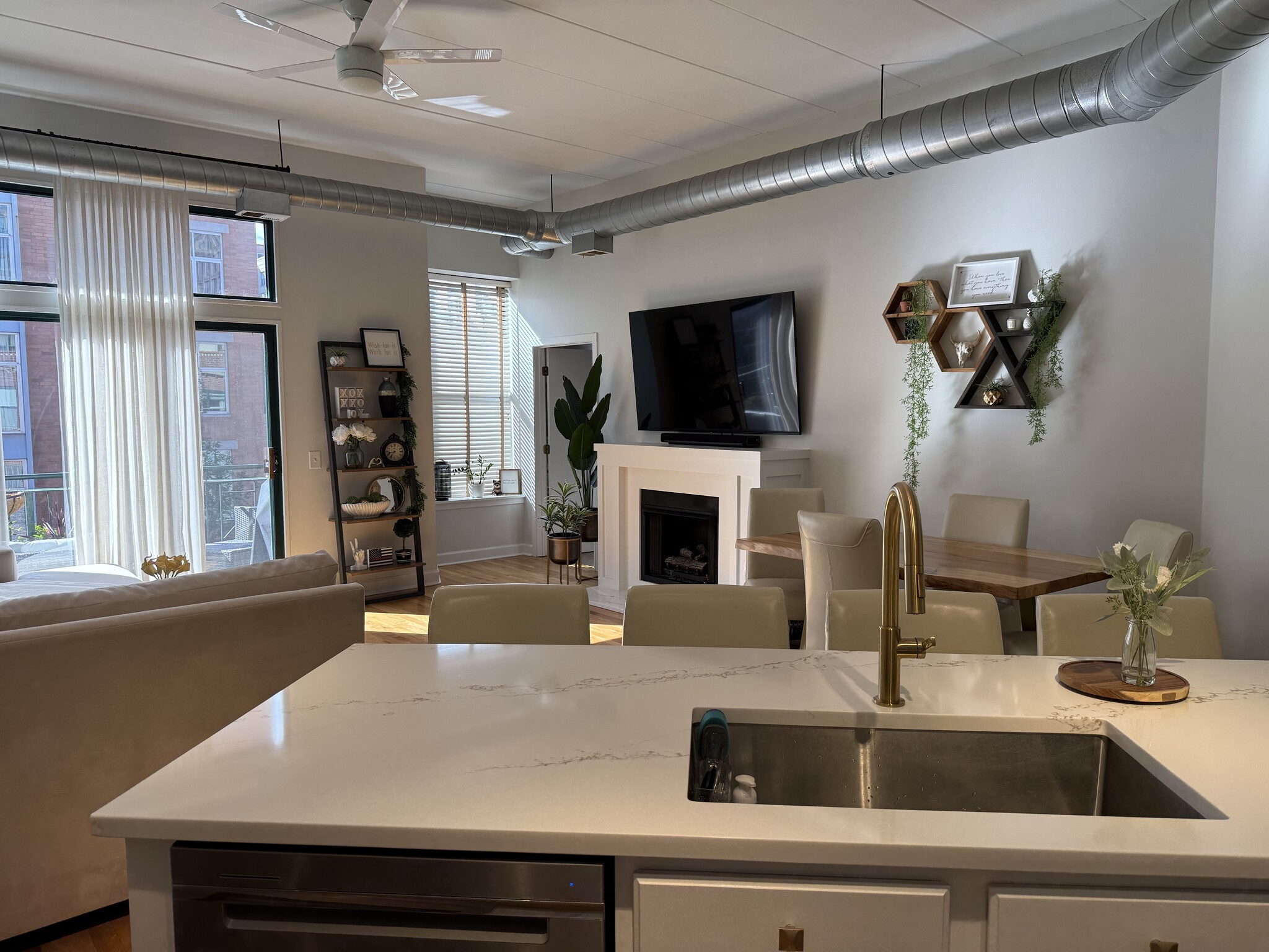 Building Photo - 936 W Madison St