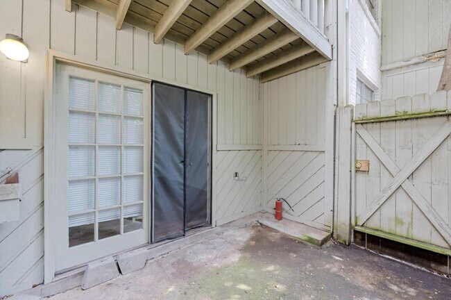 Building Photo - 11 Peachtree Hills Ave NE