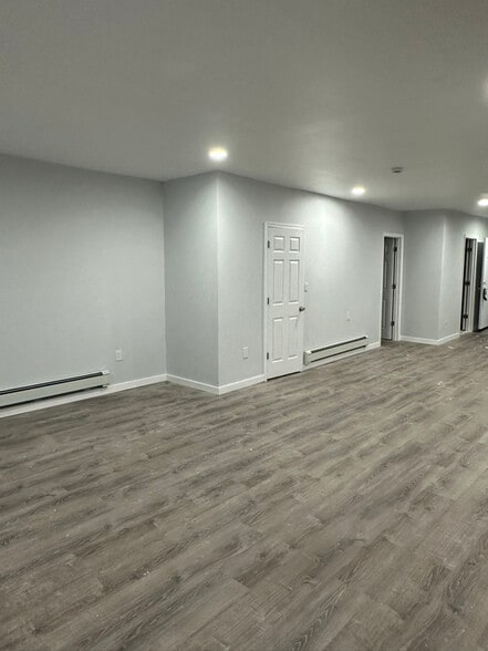 Building Photo - 533 W State St