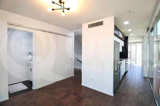 Building Photo - 7047 E Earll Dr