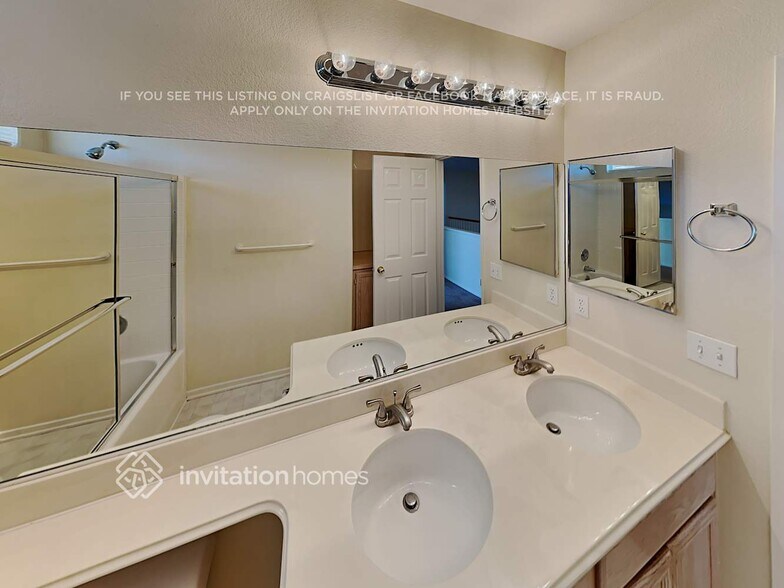 Building Photo - 4102 Periwinkle Way