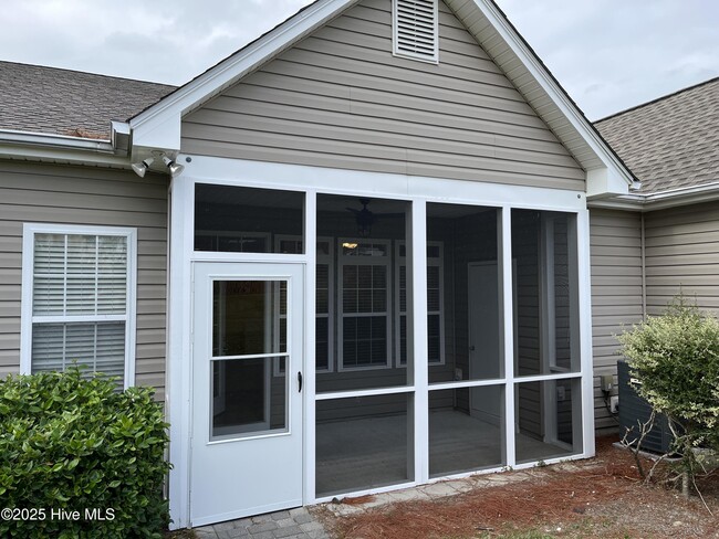 Building Photo - 5118 Elton Dr SE