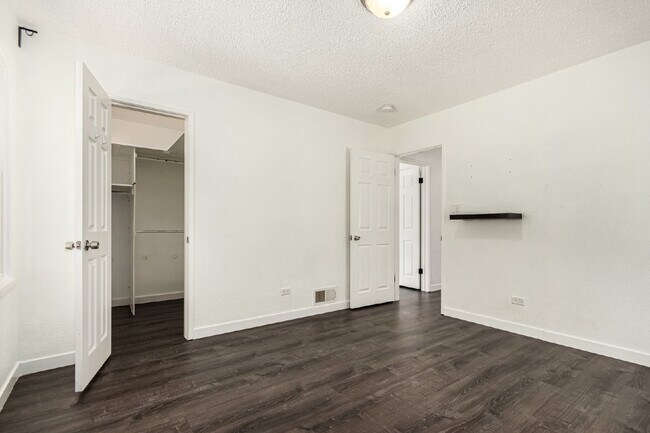 Building Photo - Lovely three bed / one bath home for rent