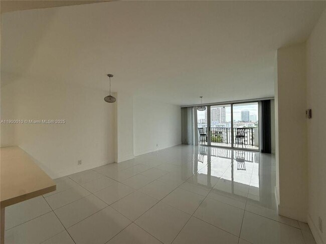 Building Photo - 2 bedroom in Sunny Isles Beach FL 33160