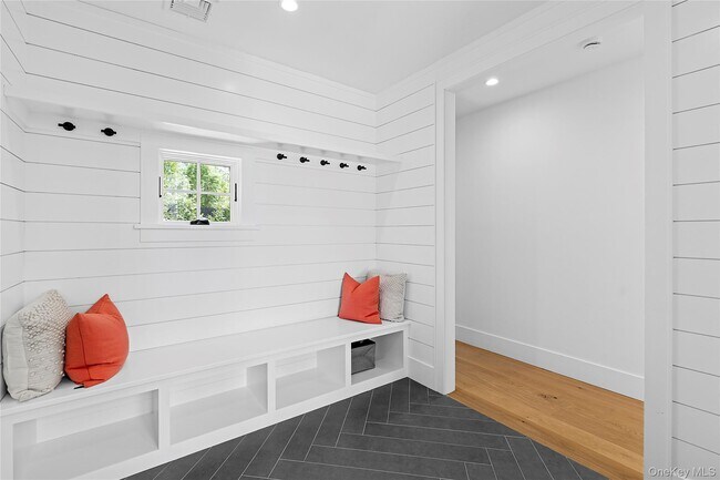 Building Photo - 510 Abrahams Path