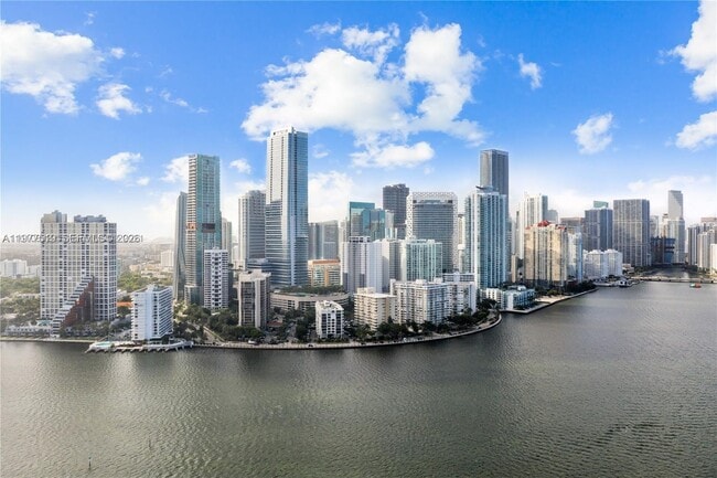 Building Photo - 1420 Brickell Bay Dr