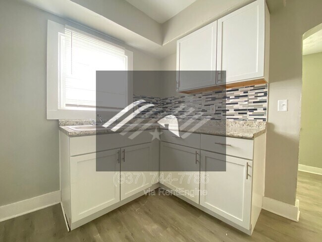 Building Photo - 1004 W Fairview Ave