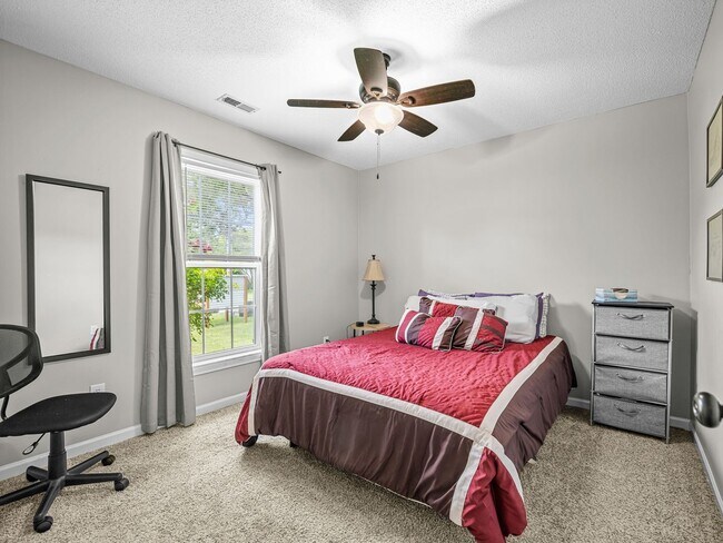 Building Photo - Raintree Subdivision