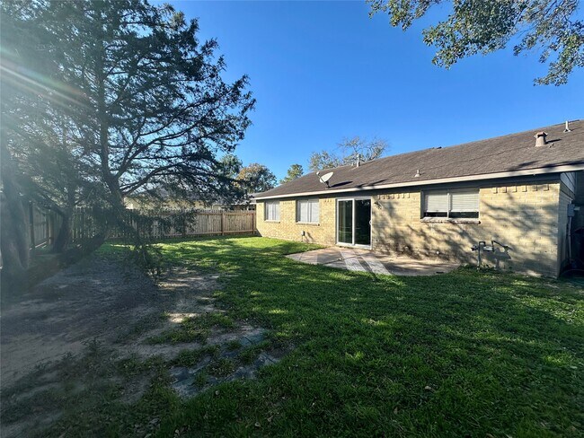 Building Photo - 16143 Little Cypress Ln