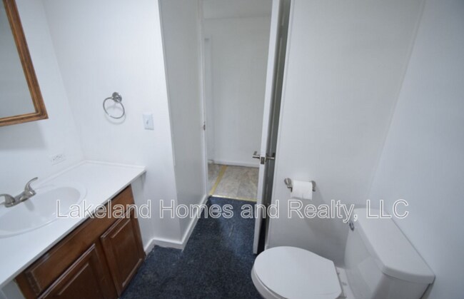 Building Photo - 3306 Peachtree Hill Rd