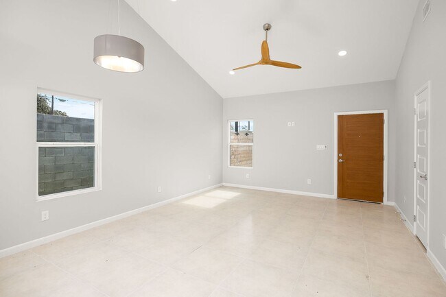 Building Photo - 2700 Mockingbird Rd