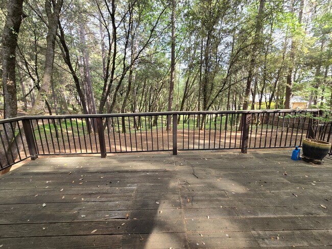 Building Photo - Spacious 4-Bedroom Home on Desirable Hillcrest Blvd in Colfax