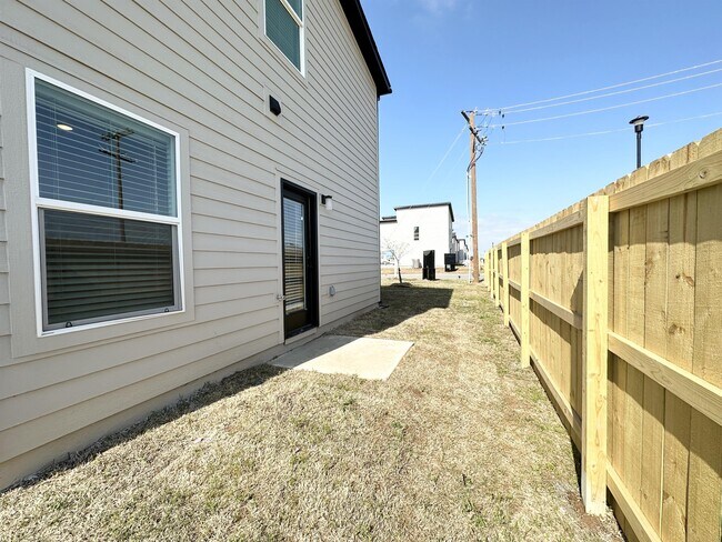 Building Photo - 1070 Boardwalk