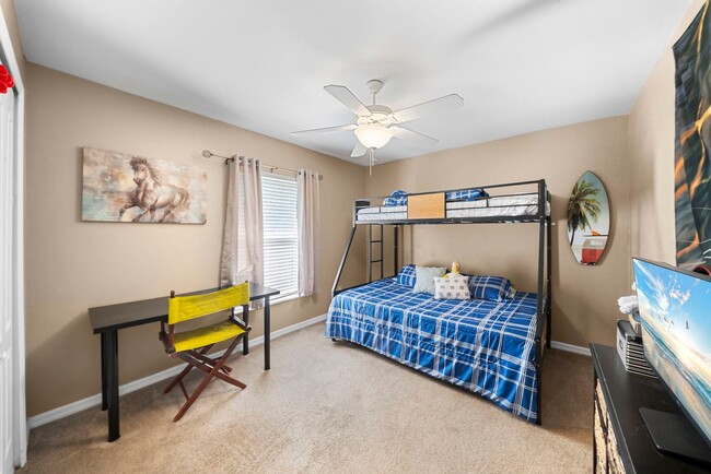 Building Photo - Beautiful 3 bedrooms 2 bathrooms single family home in Lehigh Acres