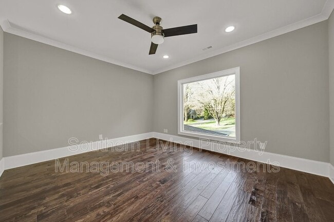 Building Photo - 2011 Sharon Ave