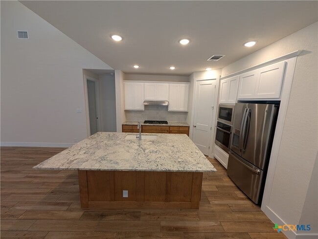Building Photo - 1052 Easy Gruene