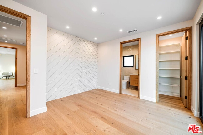 Building Photo - 12427 Cumpston St