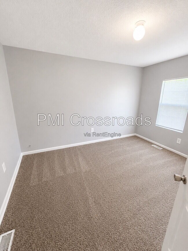 Building Photo - 153 S Cypress Ave
