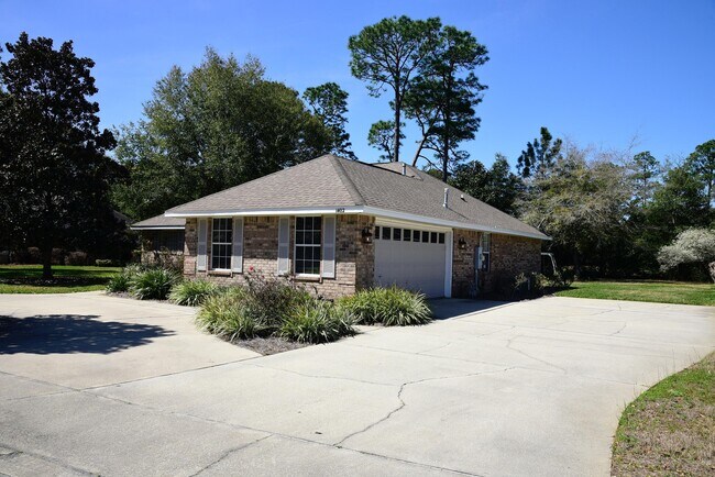 Building Photo - 1402 Ernest Hemingway Dr