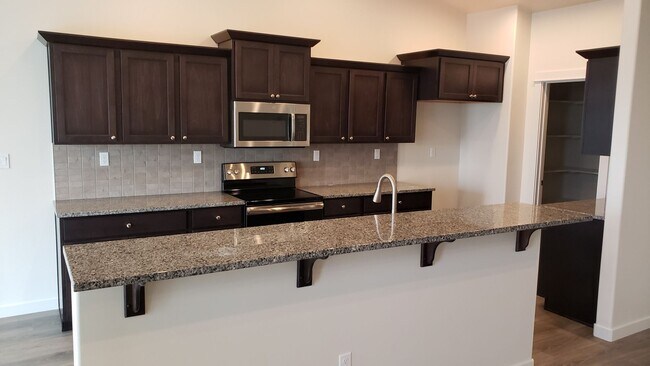 Building Photo - Like New Meridian Home!