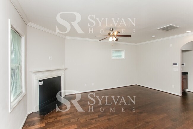 Building Photo - Prepare to be impressed by this 3 bedroom, 2 bathroom home