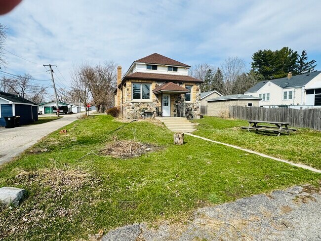 Building Photo - 42129 N 2nd Ave