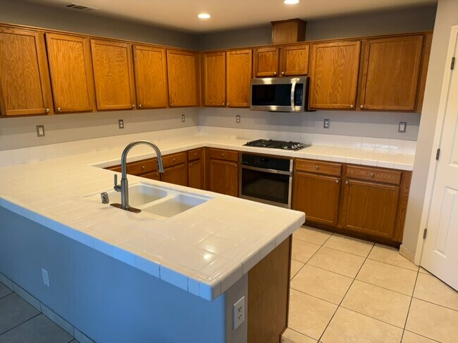 Building Photo - 94 Venus Court