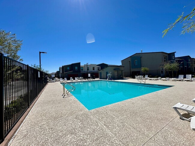 Building Photo - Decatur & Serene