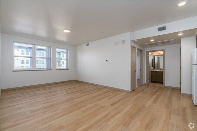 1BR, 1BA - 598SF - Dining Room - Bar Triangle