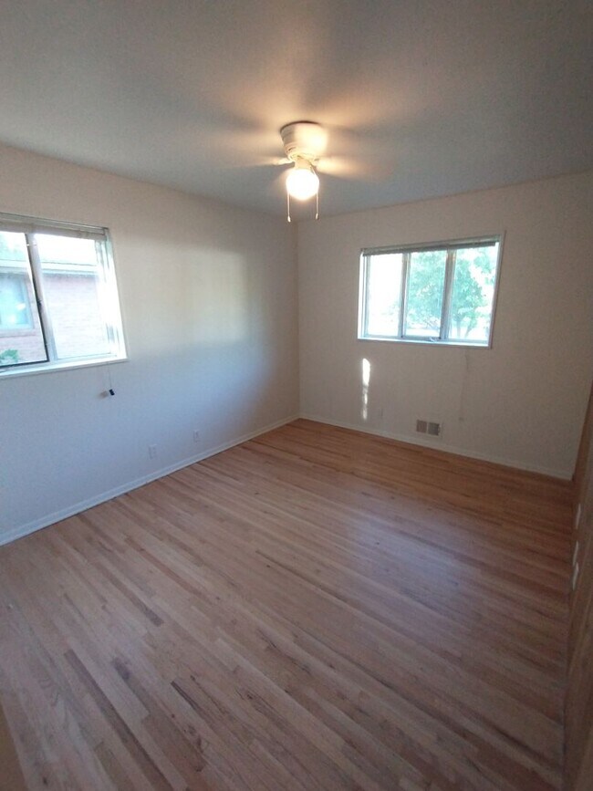 Building Photo - 3325 Martin Dr