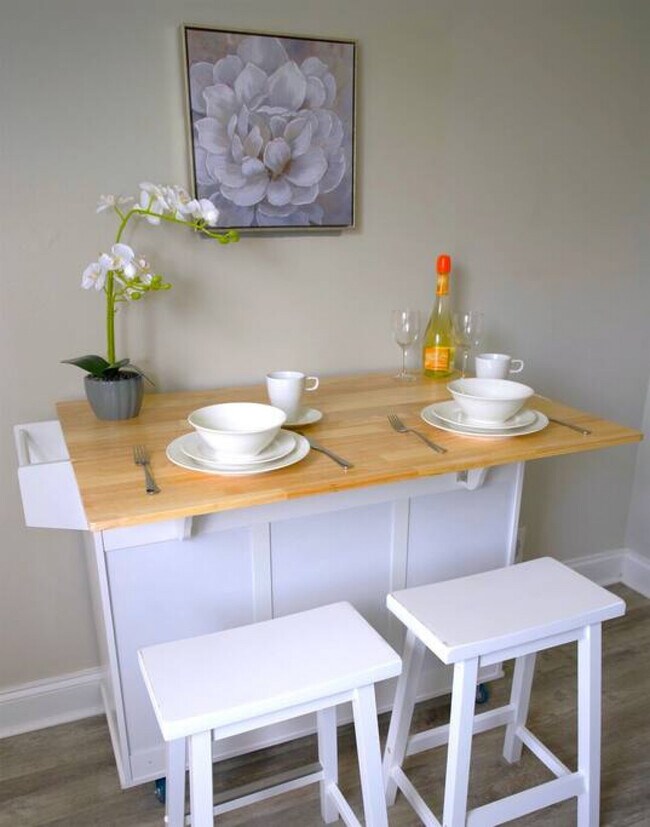 Building Photo - 1544 Oakridge Rd