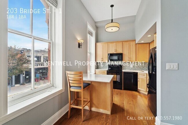 Building Photo - 203 Bridge St