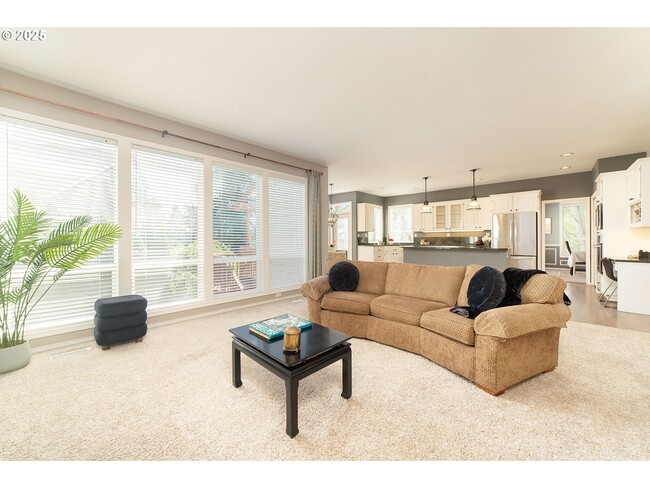 Building Photo - 5630 SW Kruse Ridge Dr