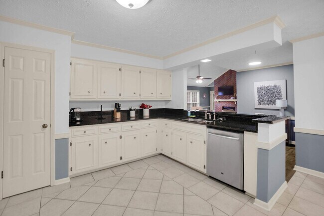 Building Photo - 6509 Enfield Mews