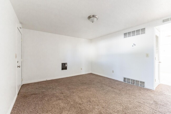 Building Photo - 180 E 100 N