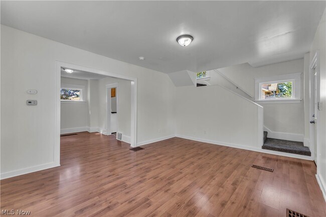 Building Photo - 1296 W Wilbeth Rd