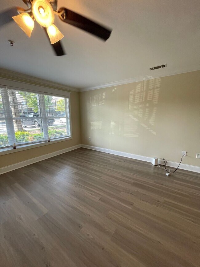 Building Photo - 15-1512 Dukes