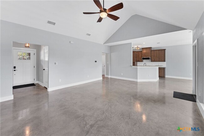 Building Photo - 1355 Estate Dr