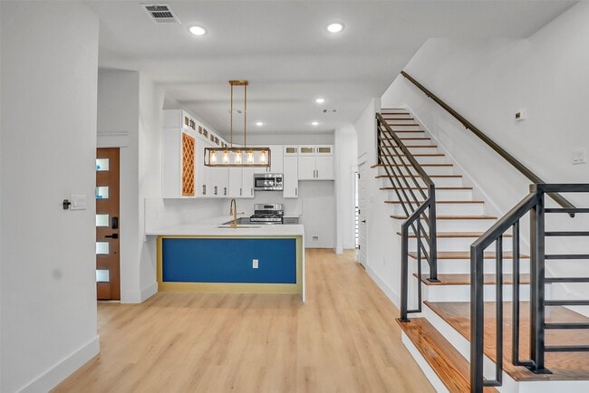 Primary Photo - 4833 Paula St