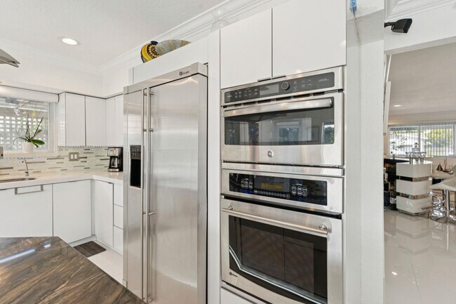 Building Photo - 911 NW 7th St